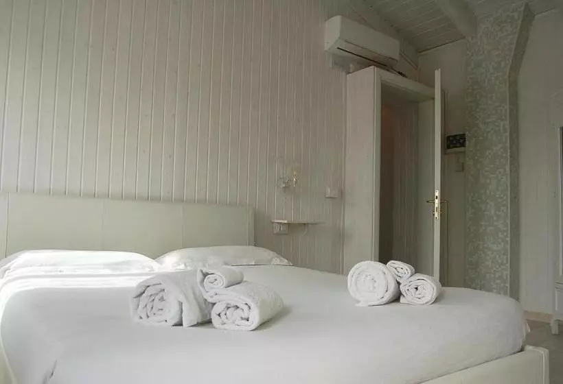 پانسیون Junior Suites Venezia