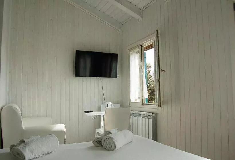 پانسیون Junior Suites Venezia