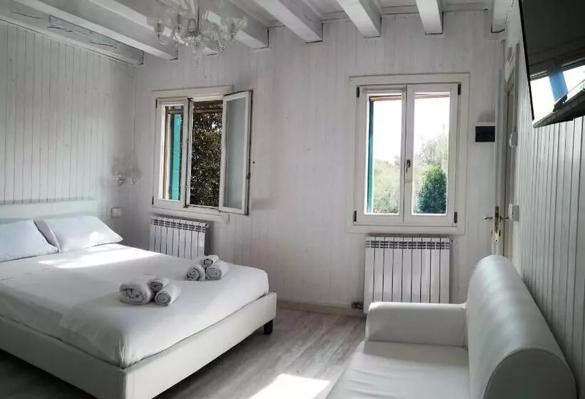 پانسیون Junior Suites Venezia