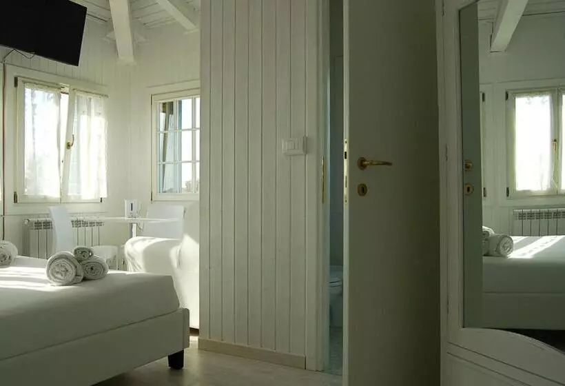 پانسیون Junior Suites Venezia