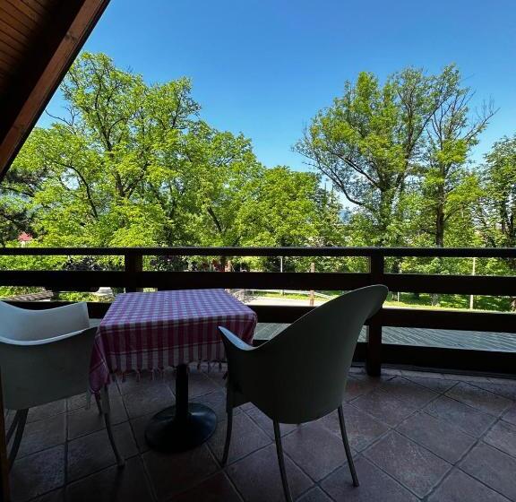 هاستل Prenoćište/restoran Lovac