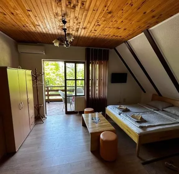 هاستل Prenoćište/restoran Lovac