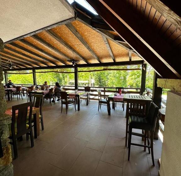 هاستل Prenoćište/restoran Lovac