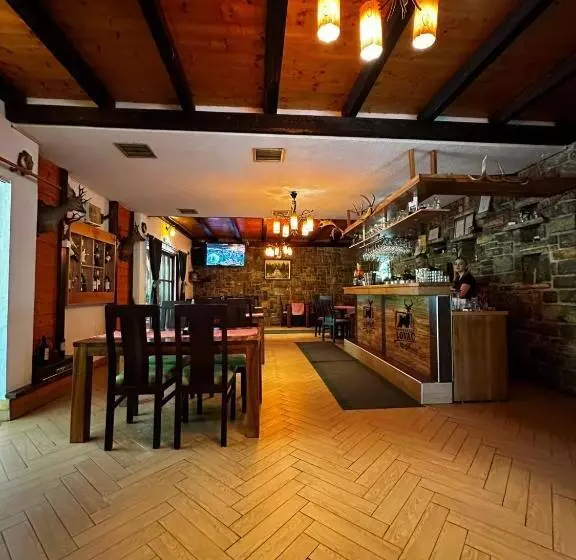 هاستل Prenoćište/restoran Lovac