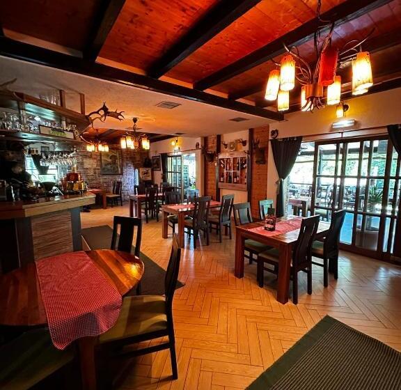 هاستل Prenoćište/restoran Lovac