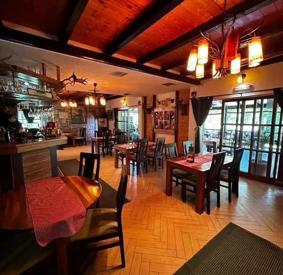 هاستل Prenoćište/restoran Lovac