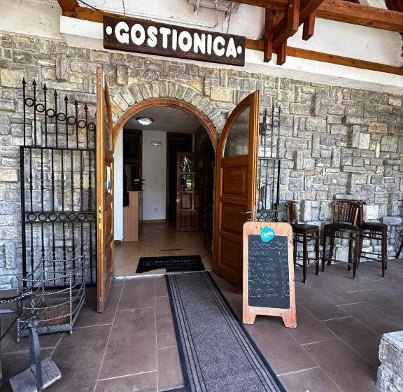 هاستل Prenoćište/restoran Lovac