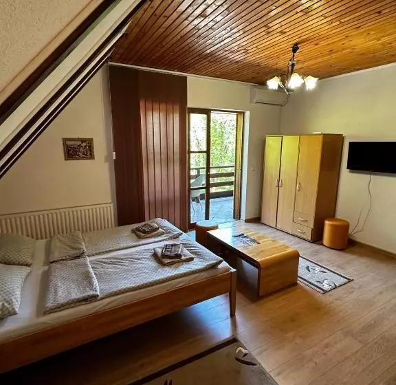 هاستل Prenoćište/restoran Lovac