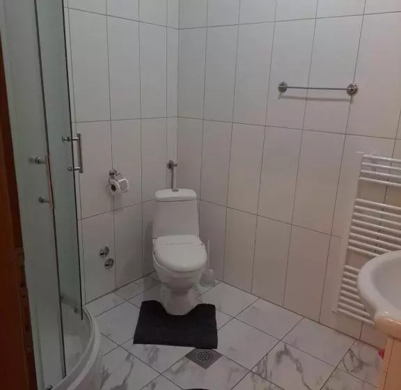 هاستل Prenoćište/restoran Lovac