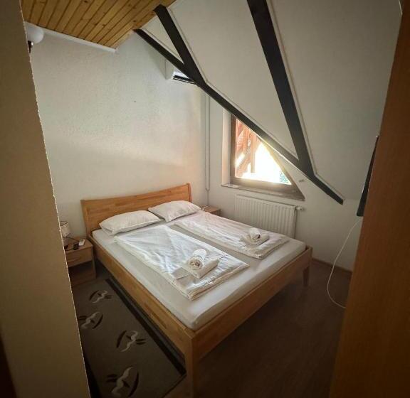 هاستل Prenoćište/restoran Lovac