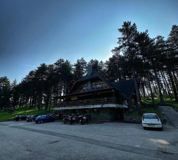 هاستل Prenoćište/restoran Lovac