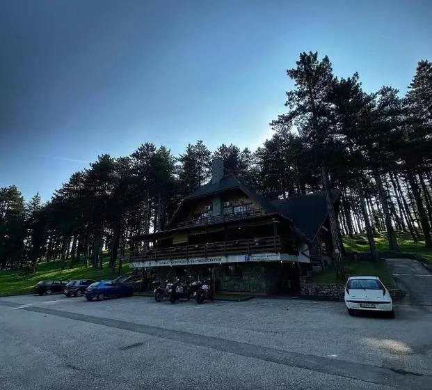 هاستل Prenoćište/restoran Lovac