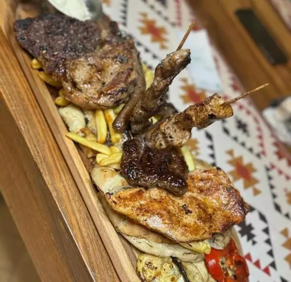 هاستل Prenoćište/restoran Lovac