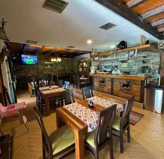 هاستل Prenoćište/restoran Lovac