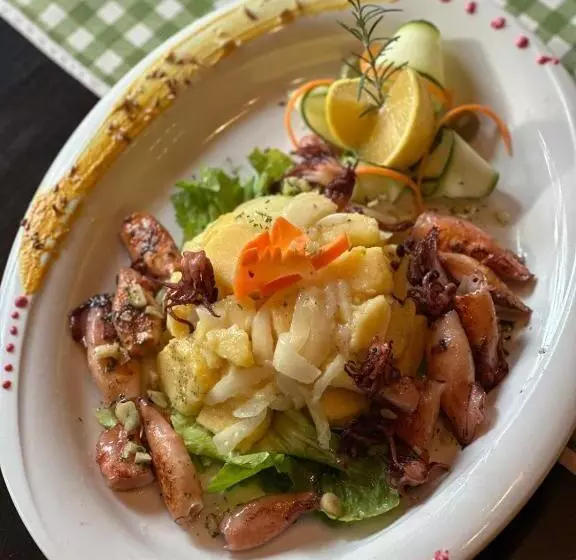 هاستل Prenoćište/restoran Lovac