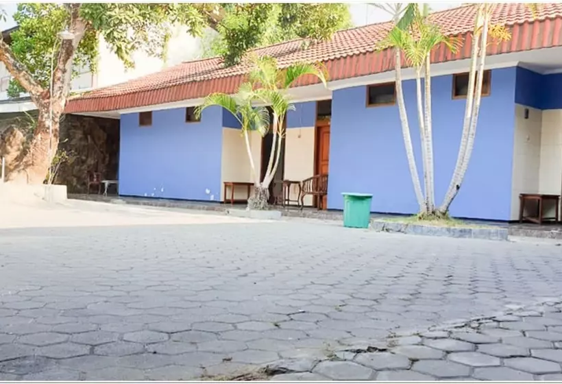 Hotelli Reddoorz Near Bojonegoro Train Station