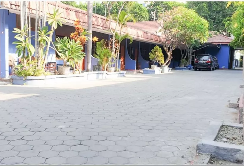 Hotelli Reddoorz Near Bojonegoro Train Station