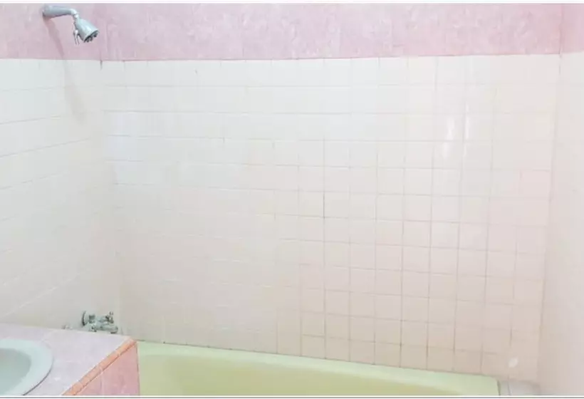 Hotelli Reddoorz Near Bojonegoro Train Station