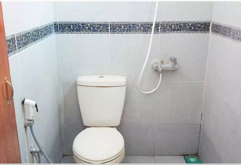 Hotelli Reddoorz Near Bojonegoro Train Station