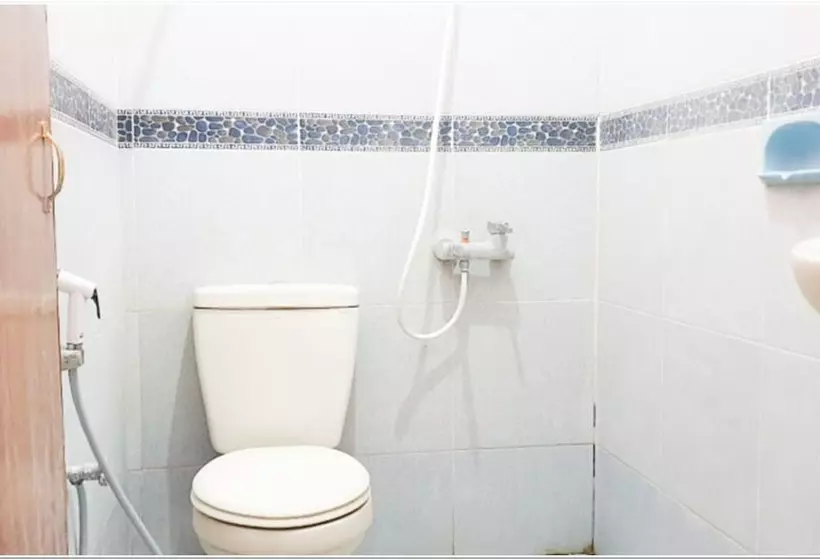 Hotelli Reddoorz Near Bojonegoro Train Station