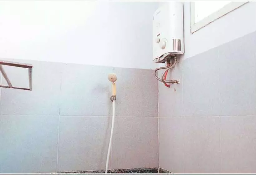 Hotelli Reddoorz Near Bojonegoro Train Station