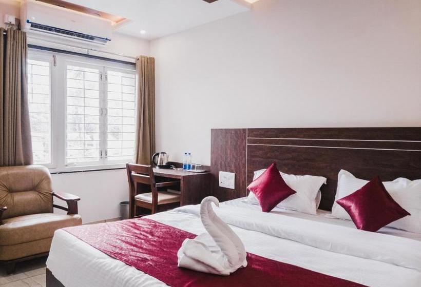 D  Manor Service Apartment