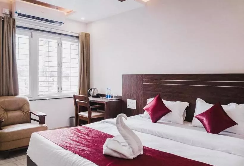 D  Manor Service Apartment