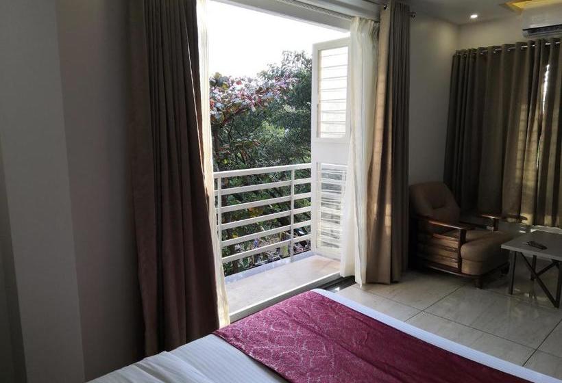 D  Manor Service Apartment