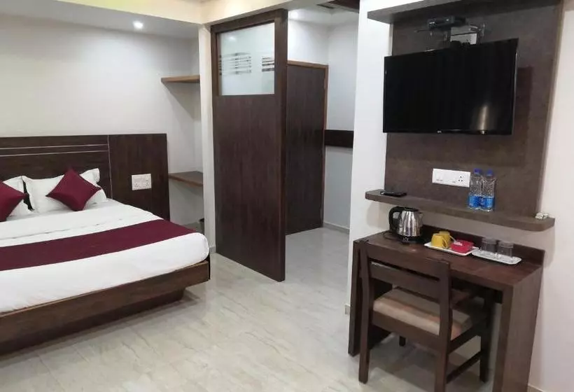 D  Manor Service Apartment