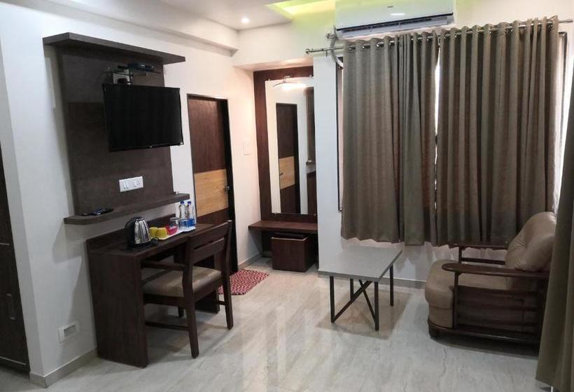 D  Manor Service Apartment