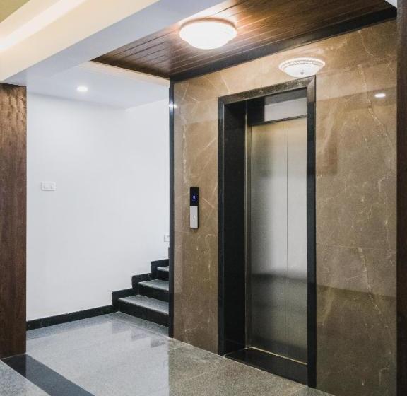 D  Manor Service Apartment