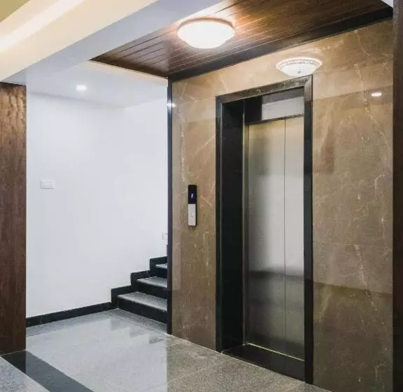 D  Manor Service Apartment