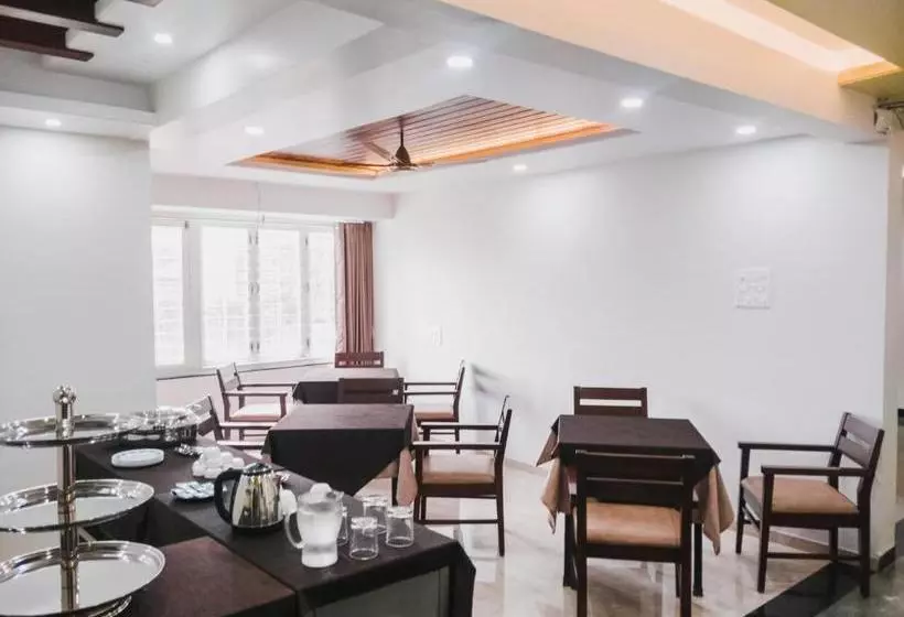 D  Manor Service Apartment