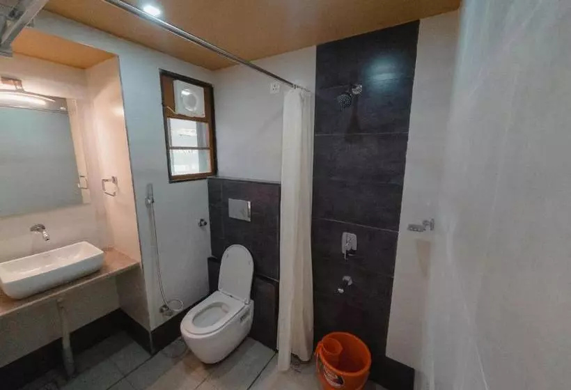 D  Manor Service Apartment