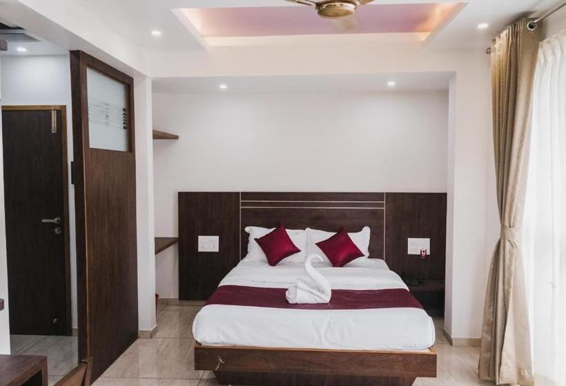 D  Manor Service Apartment