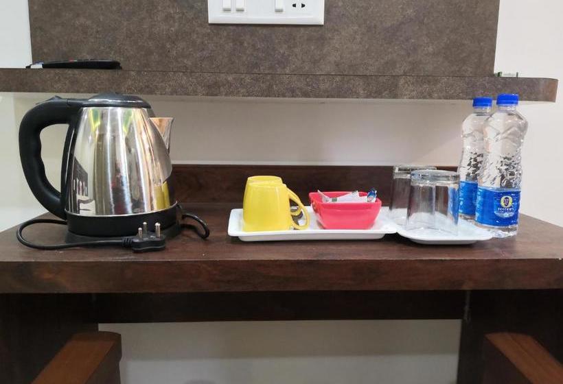 D  Manor Service Apartment