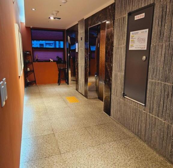 Brown Dot Hotel Jinju