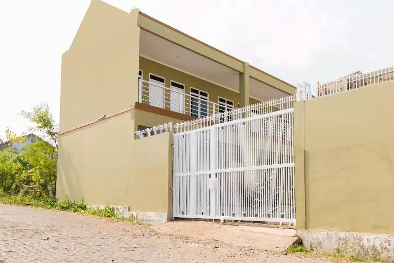 Hotelli Oyo 1078 Fakhira Residence