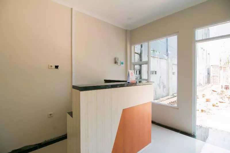 Hotelli Oyo 1078 Fakhira Residence