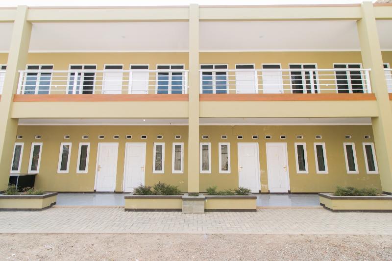 בית מלון כפרי Oyo 1078 Fakhira Residence