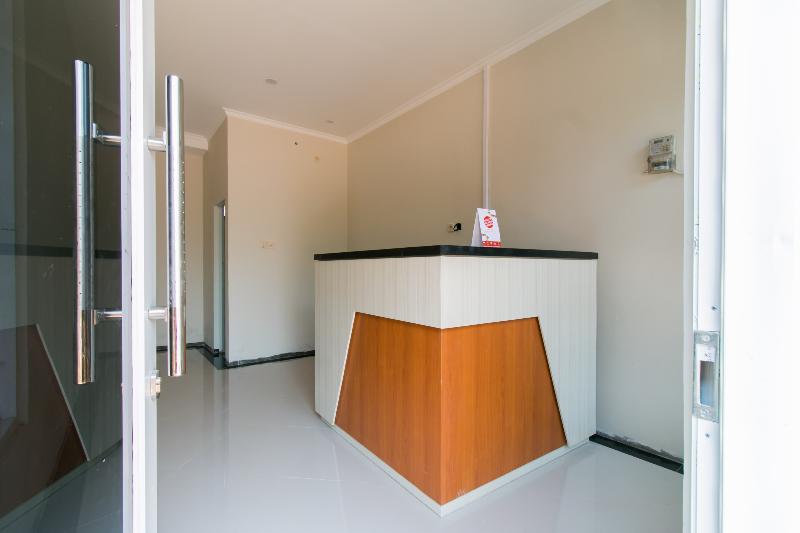 בית מלון כפרי Oyo 1078 Fakhira Residence