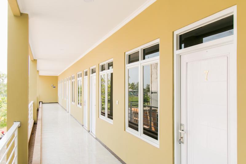 בית מלון כפרי Oyo 1078 Fakhira Residence