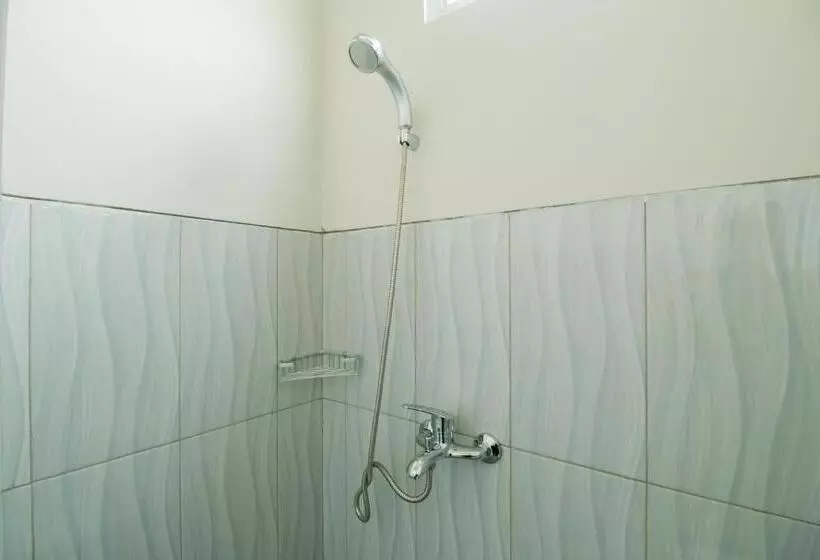 Hotelli Oyo 1078 Fakhira Residence