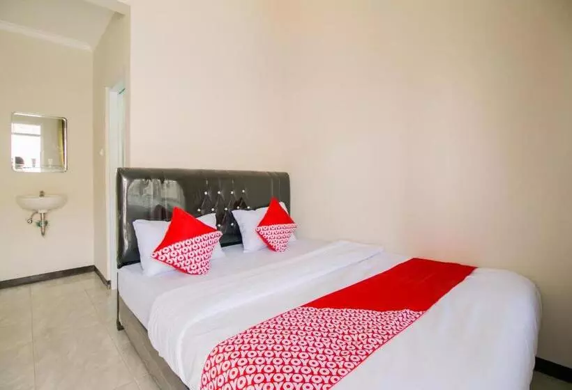 Hotelli Oyo 1078 Fakhira Residence