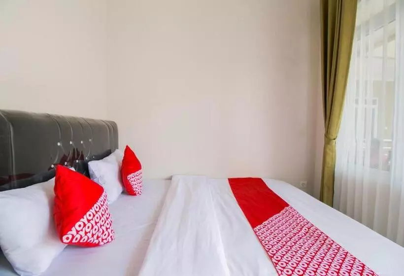 Hotelli Oyo 1078 Fakhira Residence