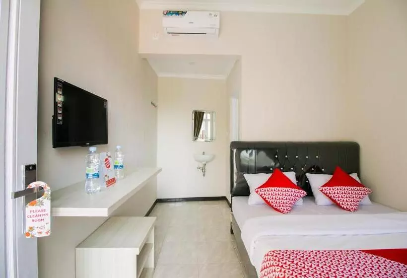 Hotelli Oyo 1078 Fakhira Residence