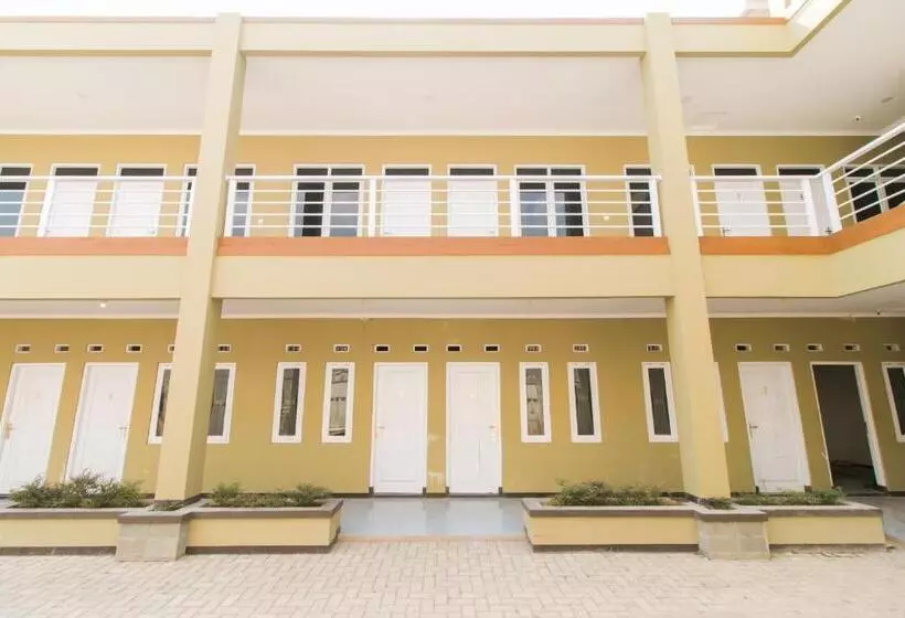 Hotelli Oyo 1078 Fakhira Residence