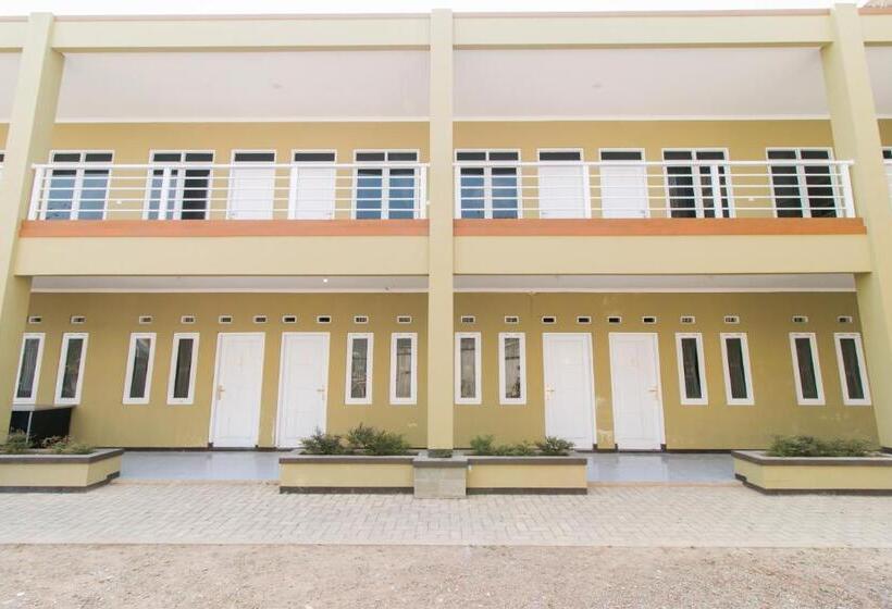 בית מלון כפרי Oyo 1078 Fakhira Residence