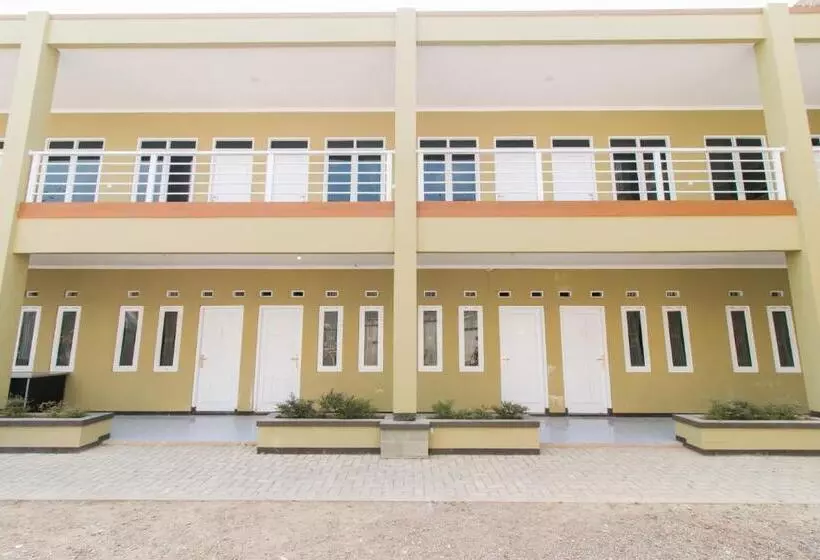 Hotelli Oyo 1078 Fakhira Residence