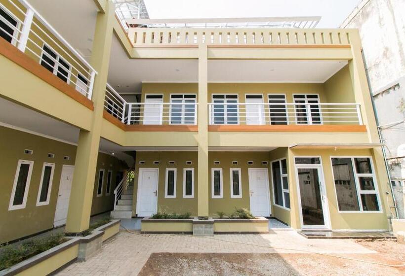 בית מלון כפרי Oyo 1078 Fakhira Residence